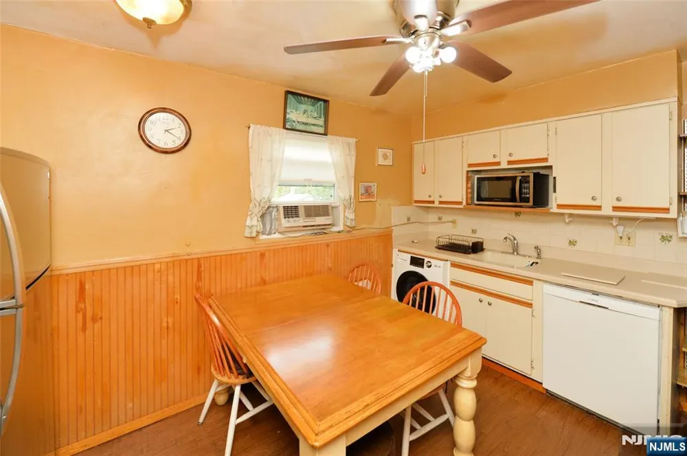 151 Hickory Avenue Bergenfield, NJ 07621