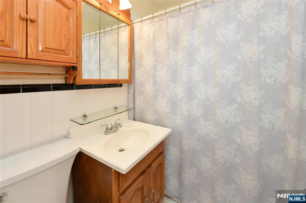 151 Hickory Avenue Bergenfield, NJ 07621