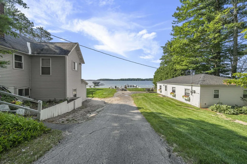 9321 Long Lake Road Long Lake Township, MI 49684