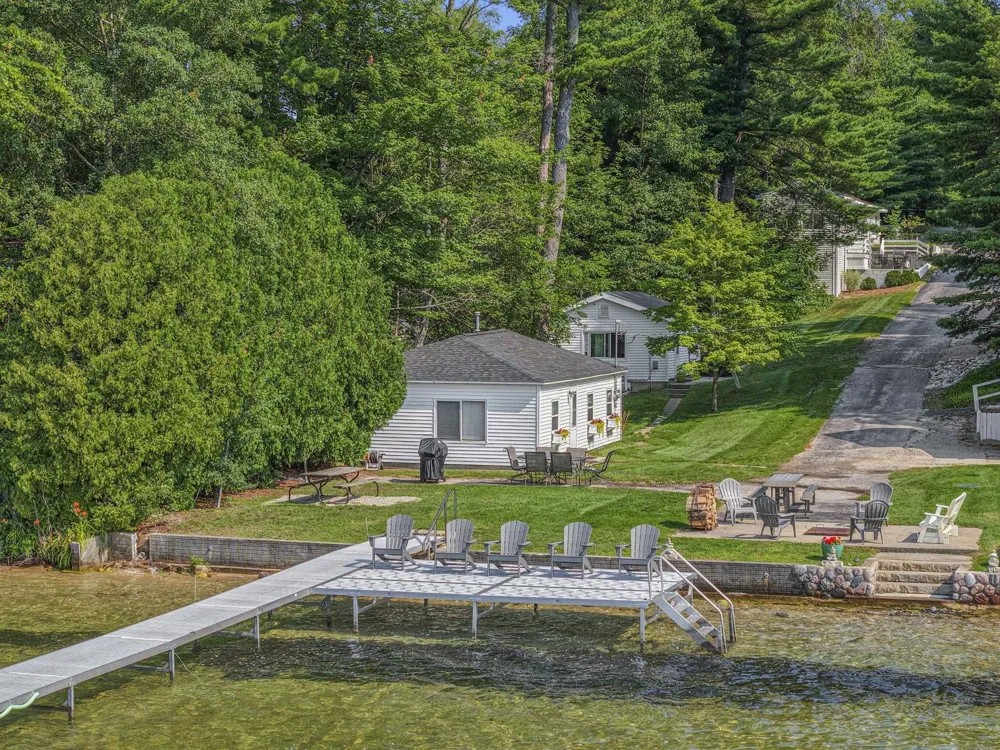 9321 Long Lake Road Long Lake Township, MI 49684