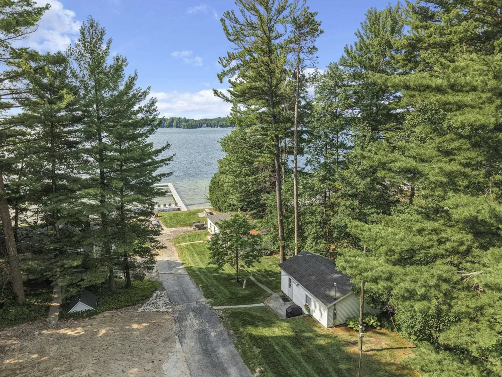 9321 Long Lake Road Long Lake Township, MI 49684