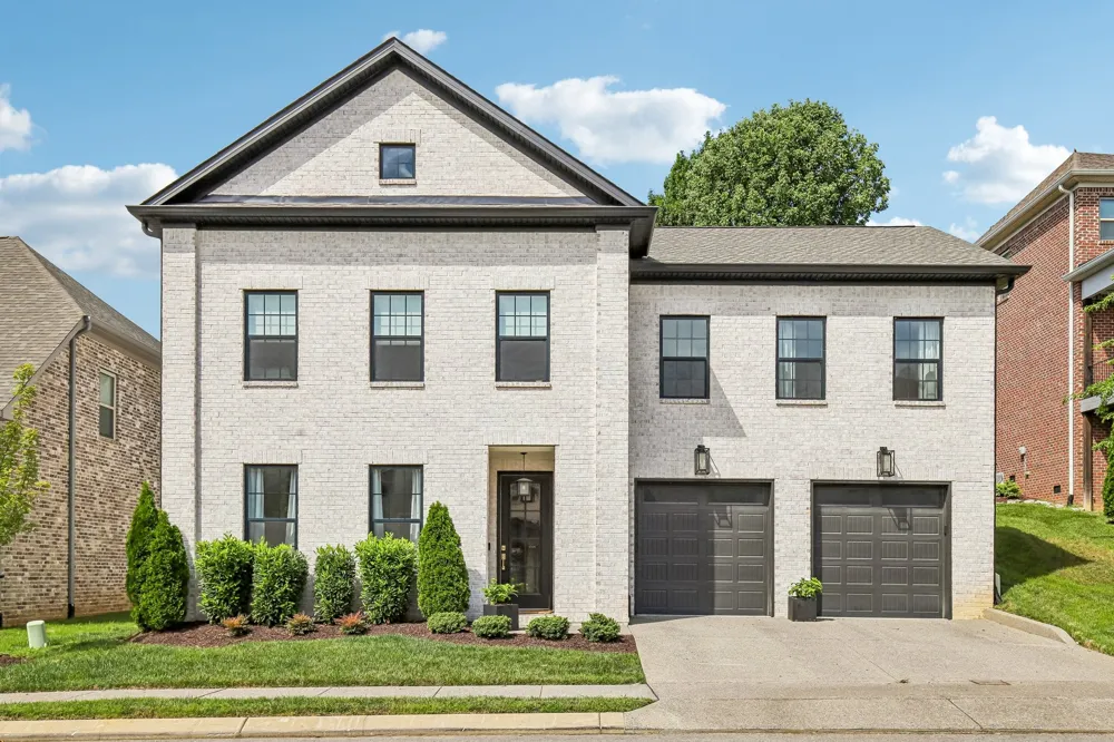 2033 Blackstone Dr Hendersonville, TN 37075