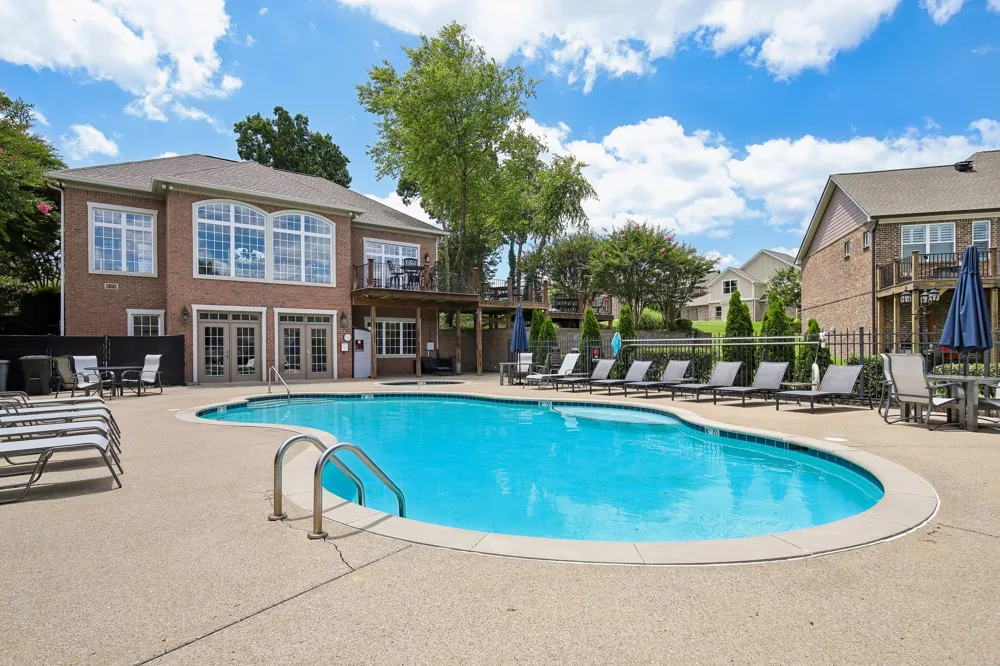2033 Blackstone Dr Hendersonville, TN 37075