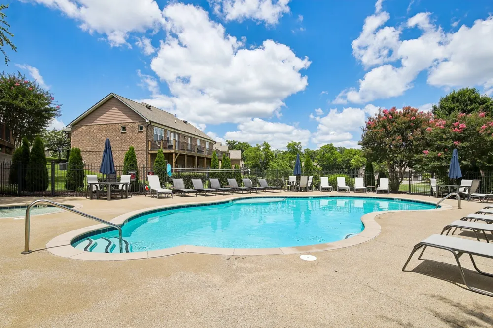2033 Blackstone Dr Hendersonville, TN 37075