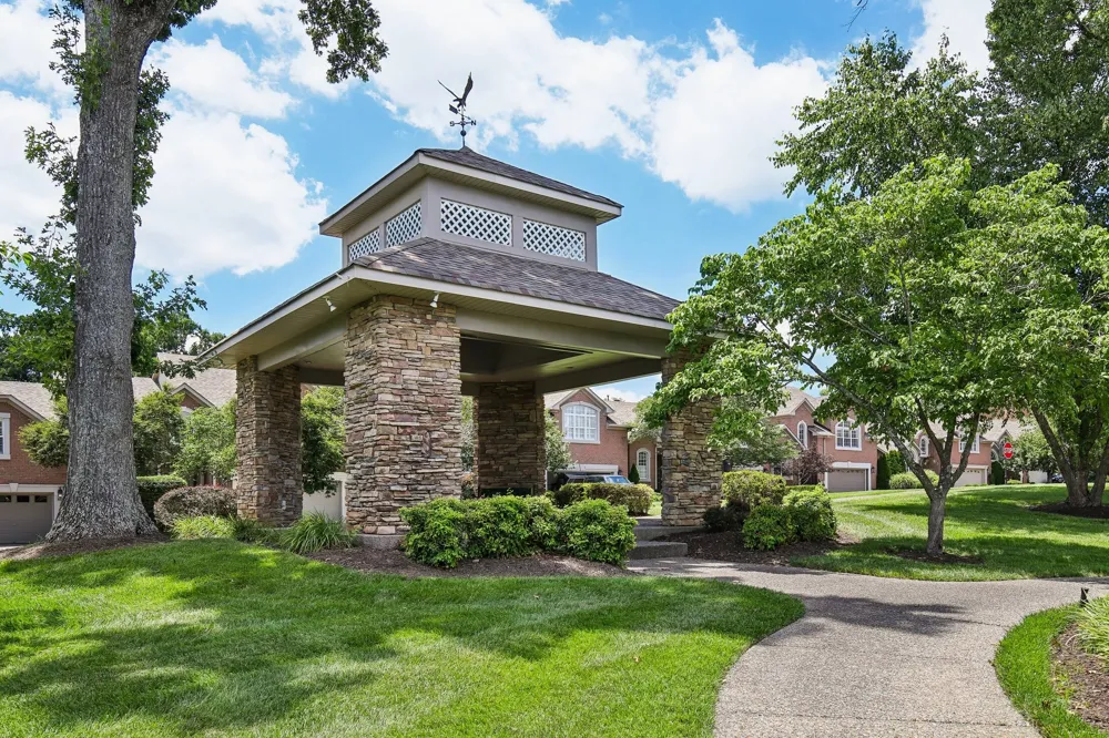 2033 Blackstone Dr Hendersonville, TN 37075