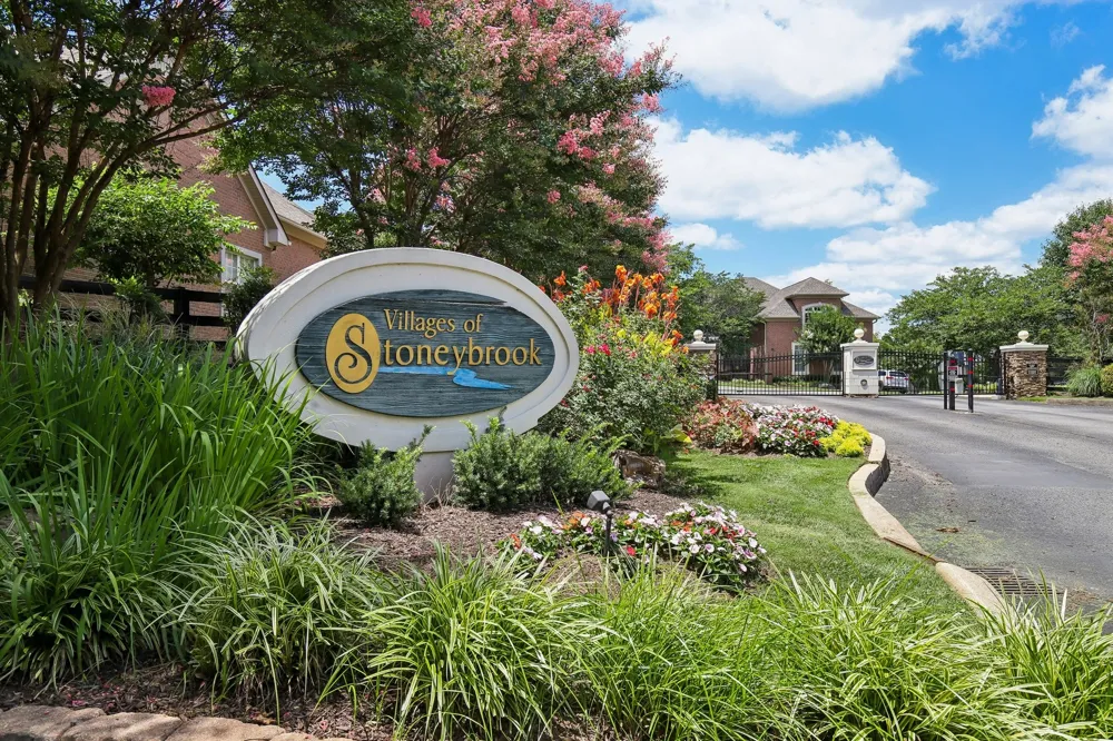2033 Blackstone Dr Hendersonville, TN 37075