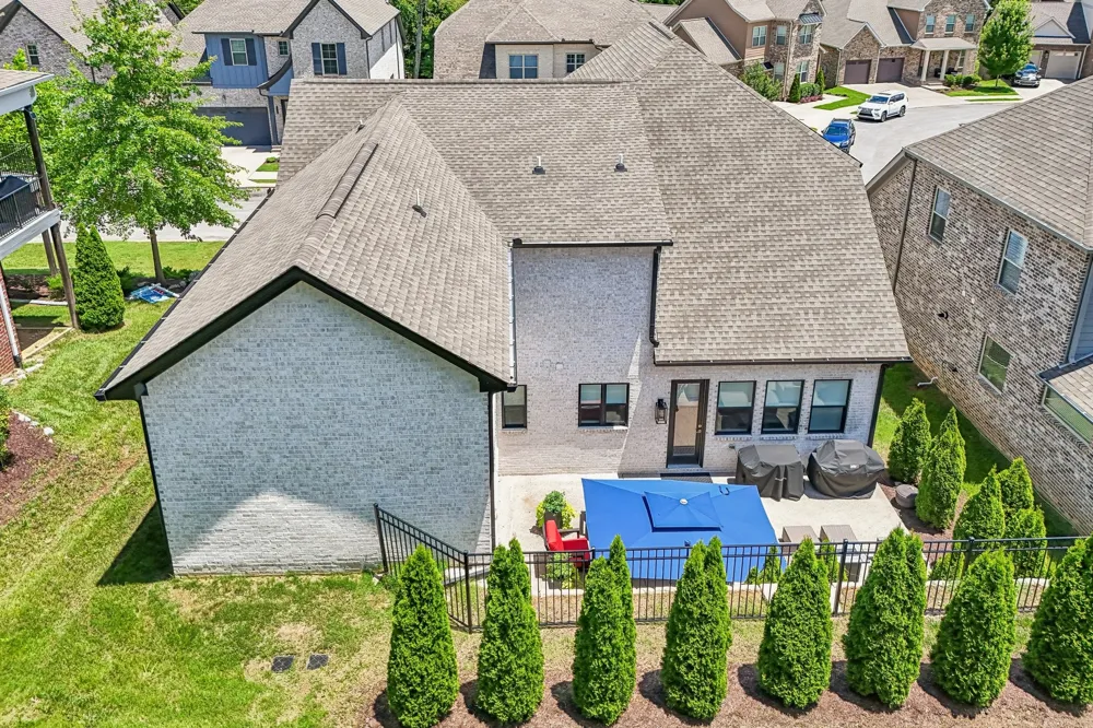 2033 Blackstone Dr Hendersonville, TN 37075