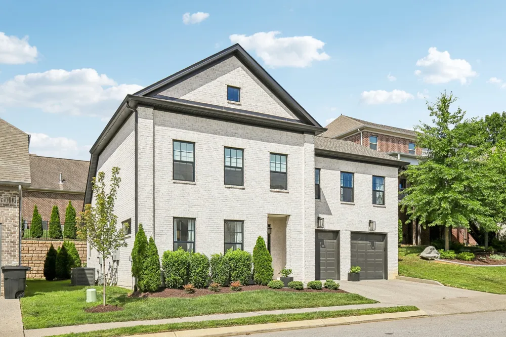 2033 Blackstone Dr Hendersonville, TN 37075