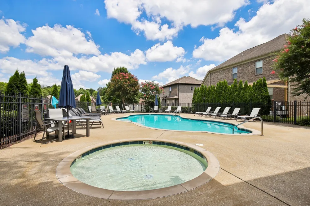 2033 Blackstone Dr Hendersonville, TN 37075