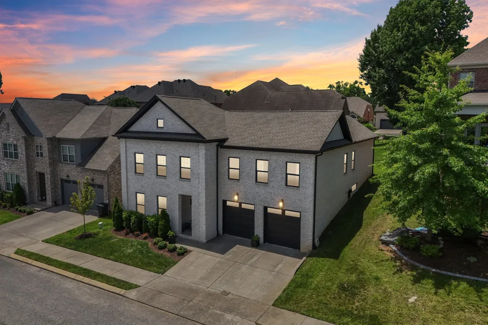 2033 Blackstone Dr Hendersonville, TN 37075