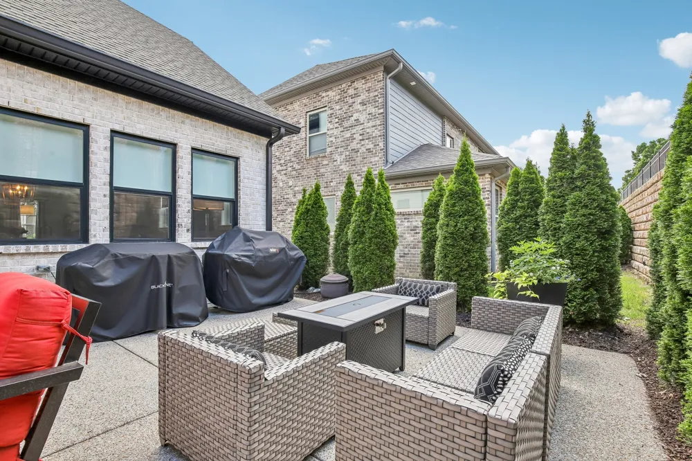 2033 Blackstone Dr Hendersonville, TN 37075
