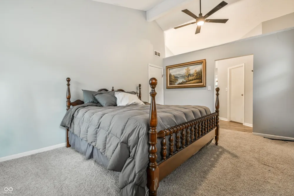 909 Farmview Lane Carmel, IN 46032