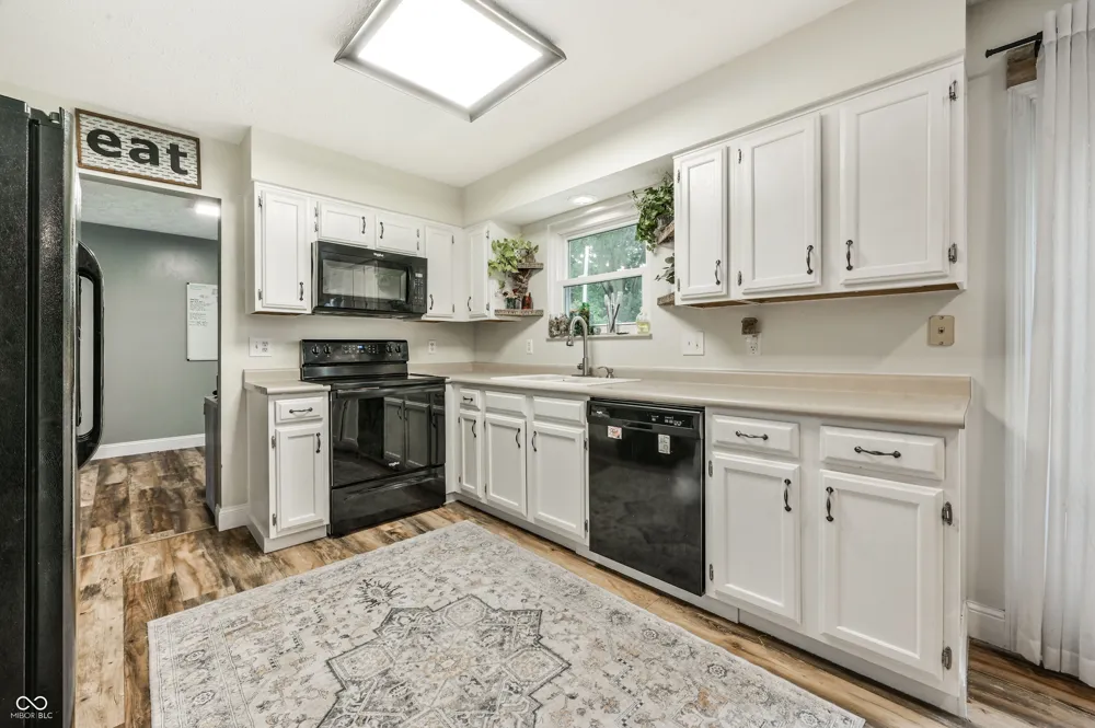 909 Farmview Lane Carmel, IN 46032