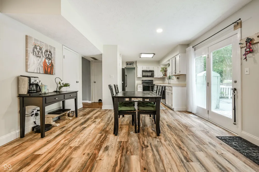 909 Farmview Lane Carmel, IN 46032