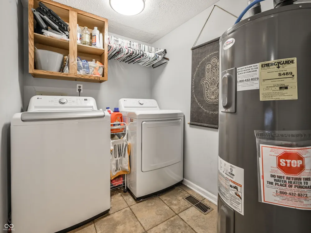 909 Farmview Lane Carmel, IN 46032
