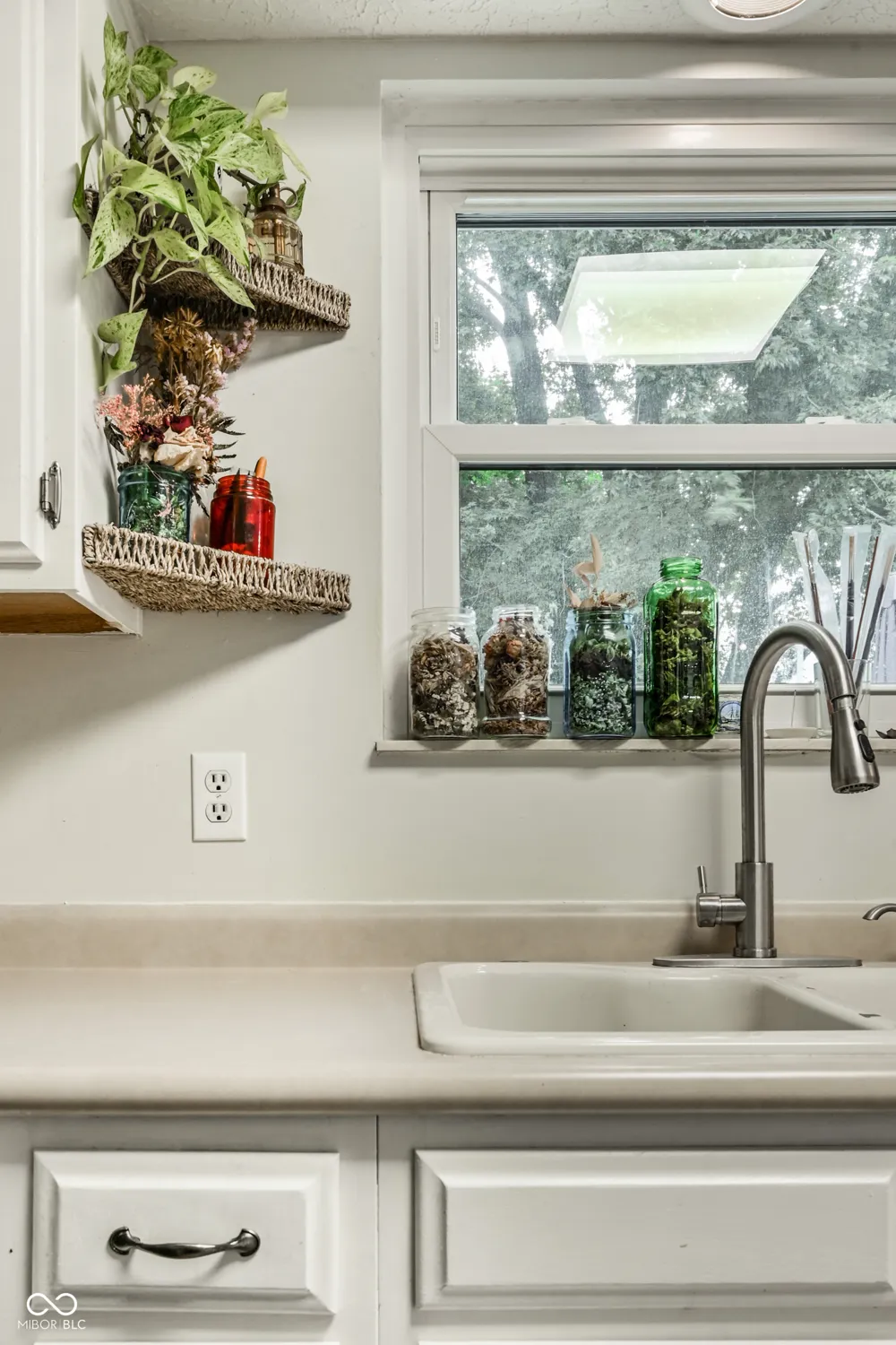 909 Farmview Lane Carmel, IN 46032