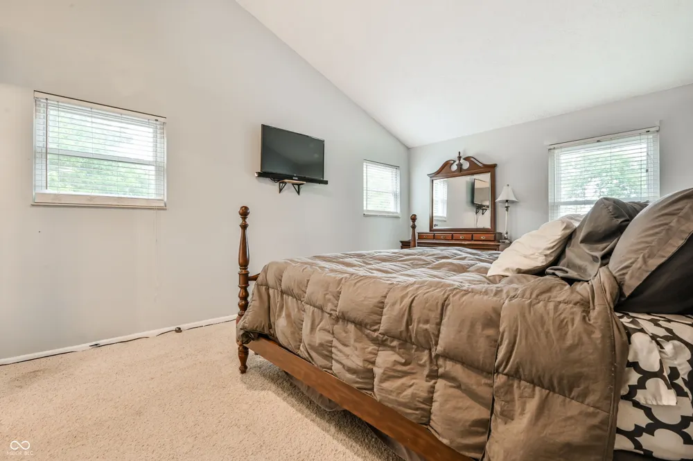 909 Farmview Lane Carmel, IN 46032