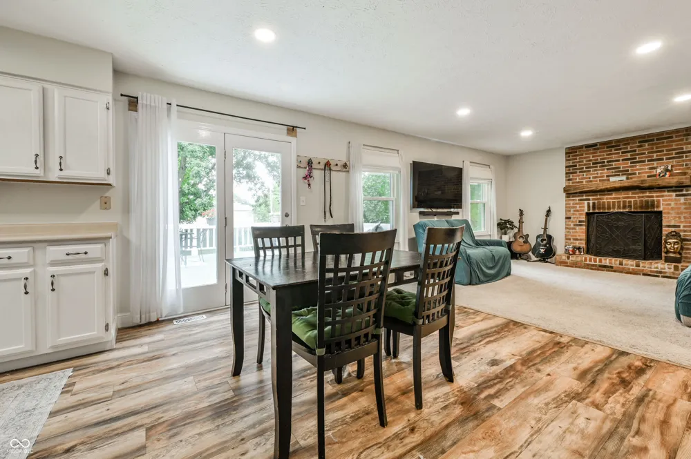 909 Farmview Lane Carmel, IN 46032