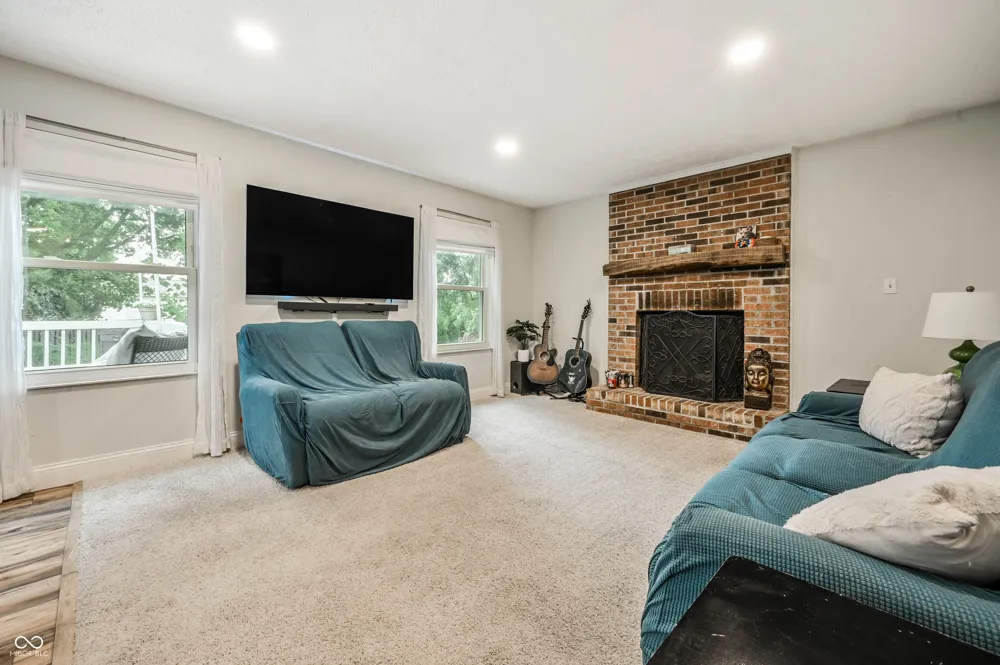 909 Farmview Lane Carmel, IN 46032
