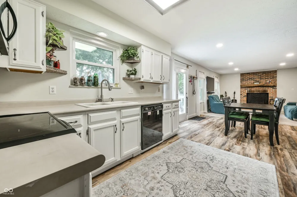 909 Farmview Lane Carmel, IN 46032