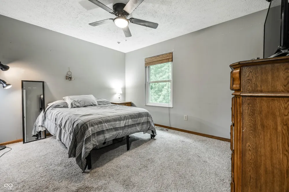 909 Farmview Lane Carmel, IN 46032
