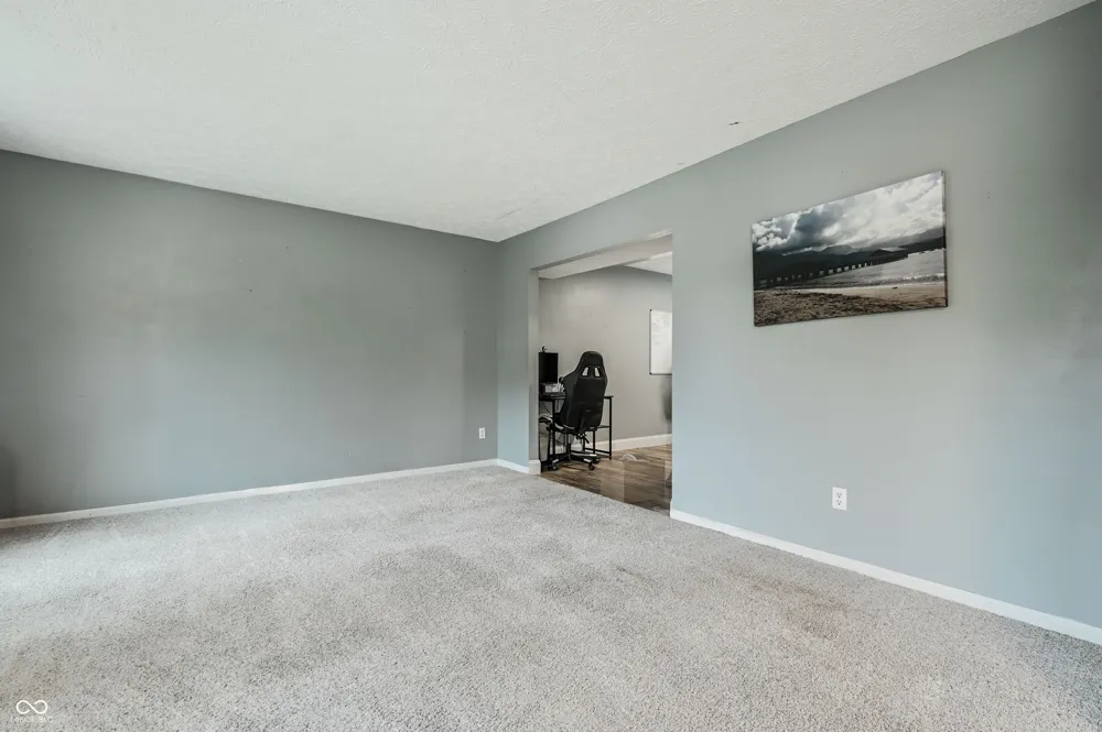 909 Farmview Lane Carmel, IN 46032
