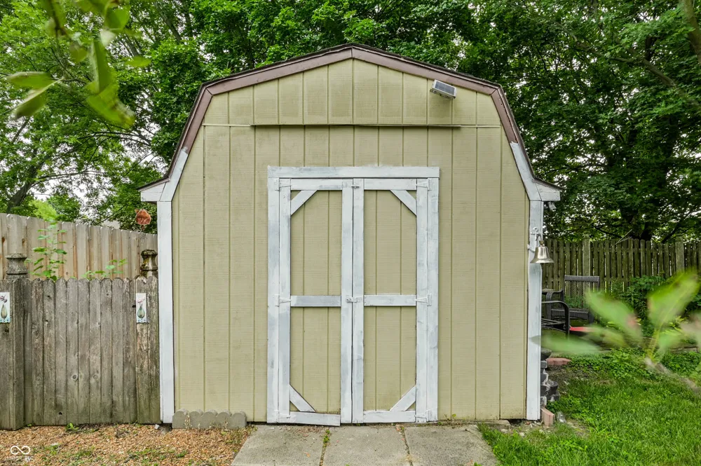 909 Farmview Lane Carmel, IN 46032
