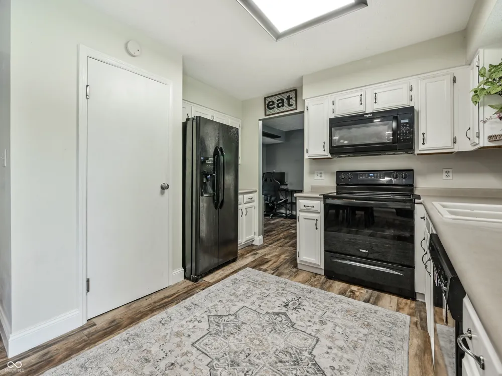 909 Farmview Lane Carmel, IN 46032