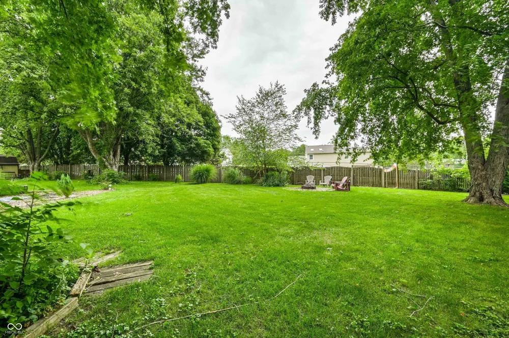 909 Farmview Lane Carmel, IN 46032