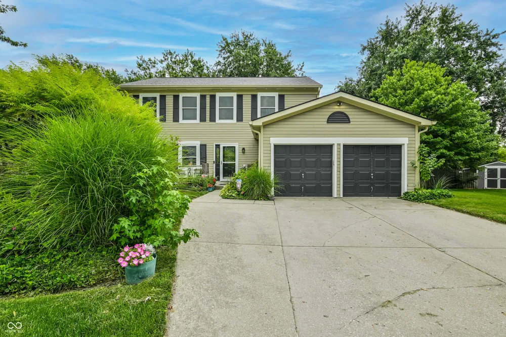 909 Farmview Lane Carmel, IN 46032