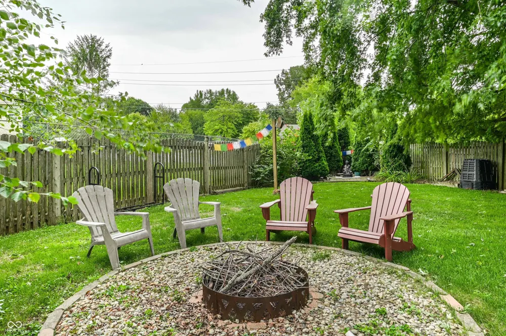909 Farmview Lane Carmel, IN 46032