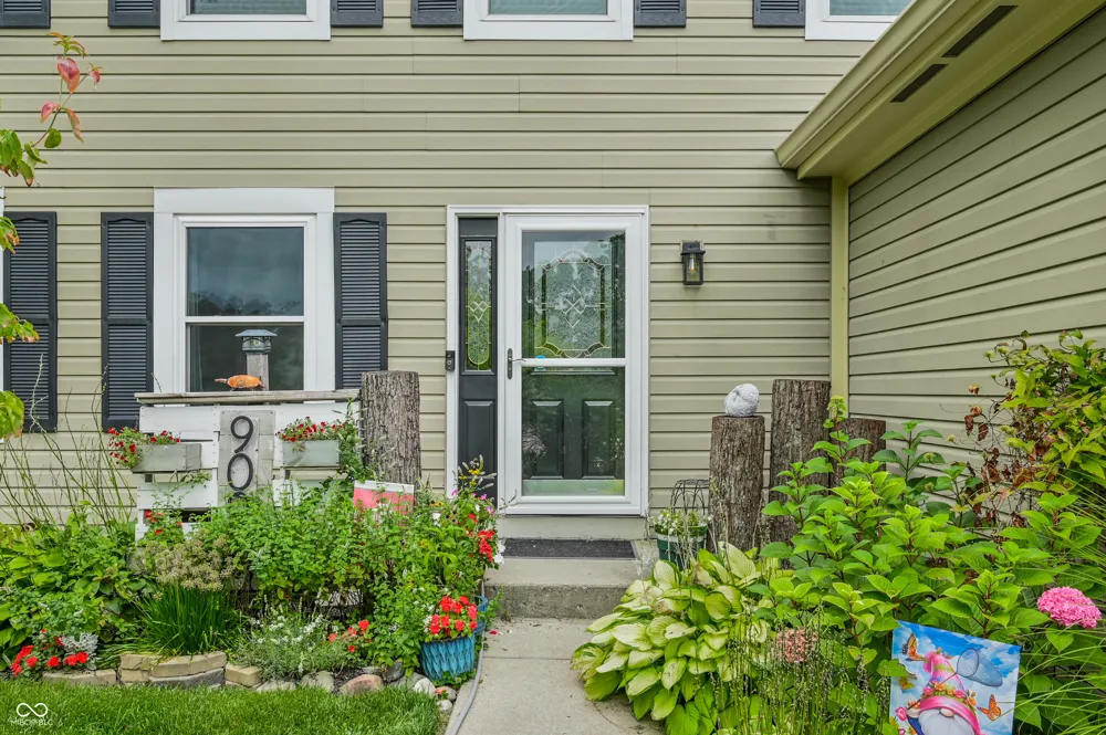 909 Farmview Lane Carmel, IN 46032