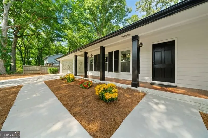 1415 Driftwood CT Roswell, GA 30075
