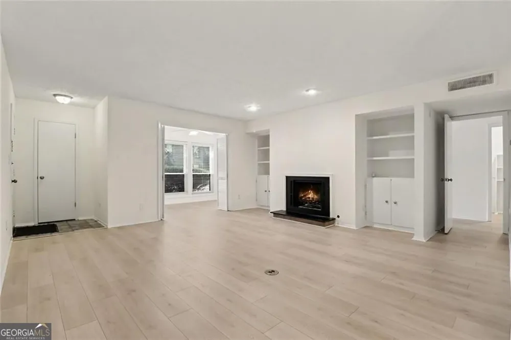 101 Dunbar DR Dunwoody, GA 30338