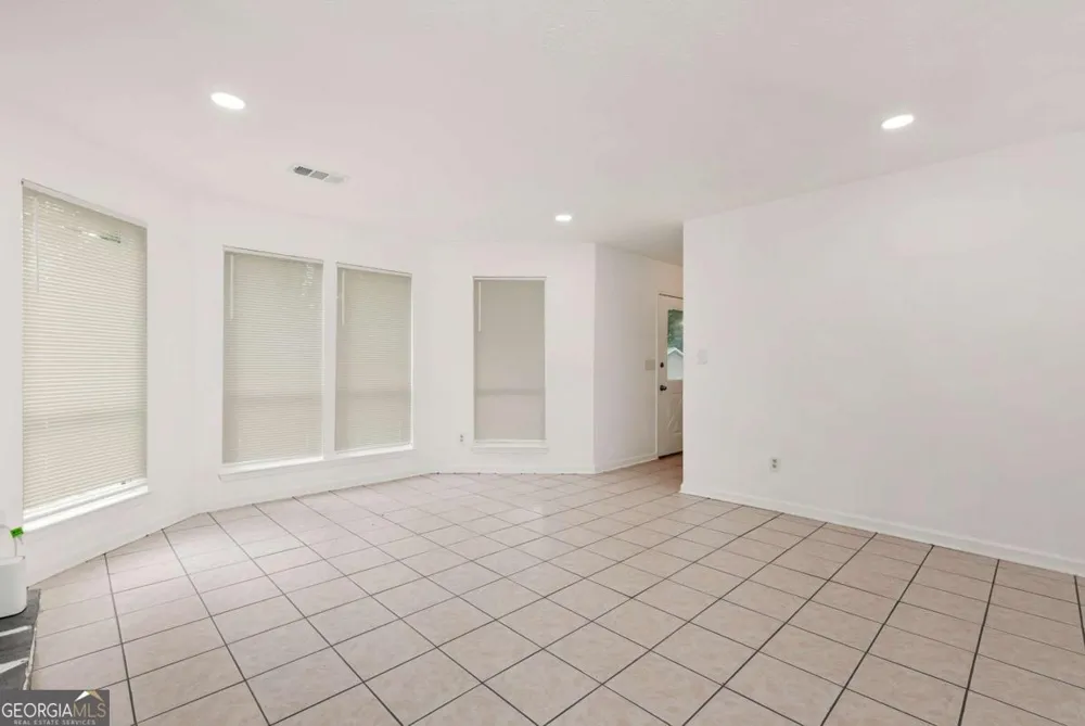 556 Sunfield DR NW Lilburn, GA 30047