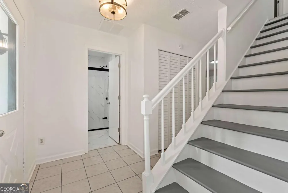 556 Sunfield DR NW Lilburn, GA 30047