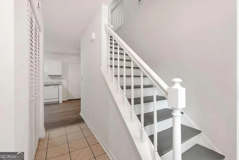 556 Sunfield DR NW Lilburn, GA 30047