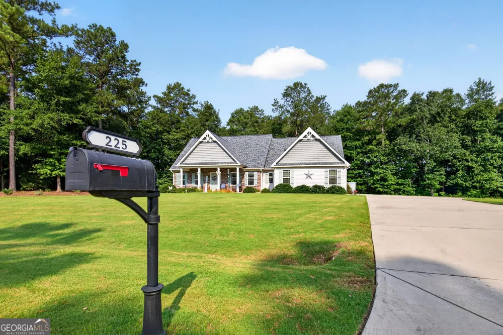 225 Cole Forest BLVD Barnesville, GA 30204
