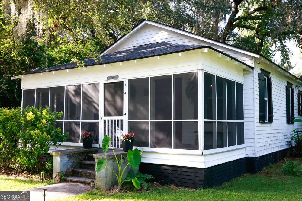 1217 E 67th ST Savannah, GA 31404