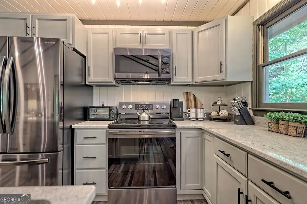 63 Mint LN Clayton, GA 30525