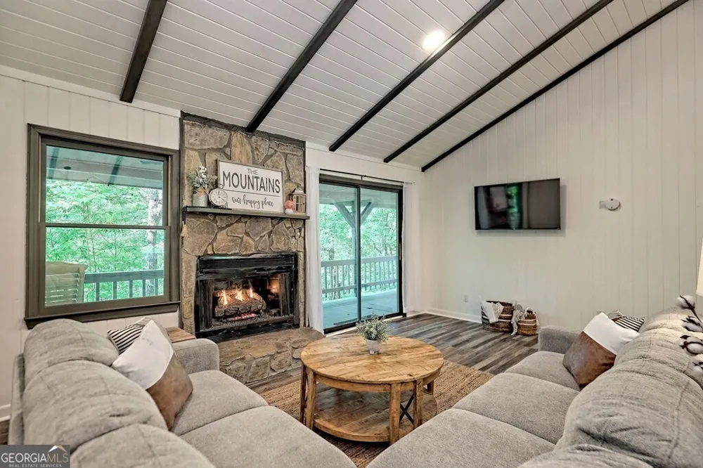 63 Mint LN Clayton, GA 30525