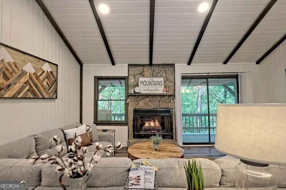 63 Mint LN Clayton, GA 30525