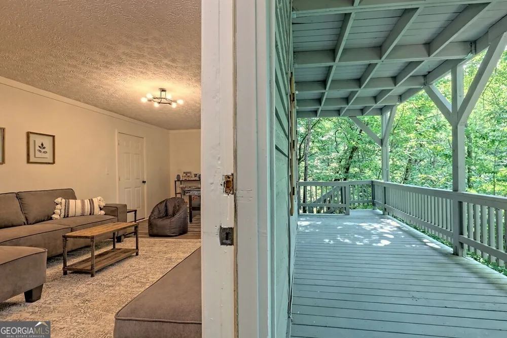 63 Mint LN Clayton, GA 30525
