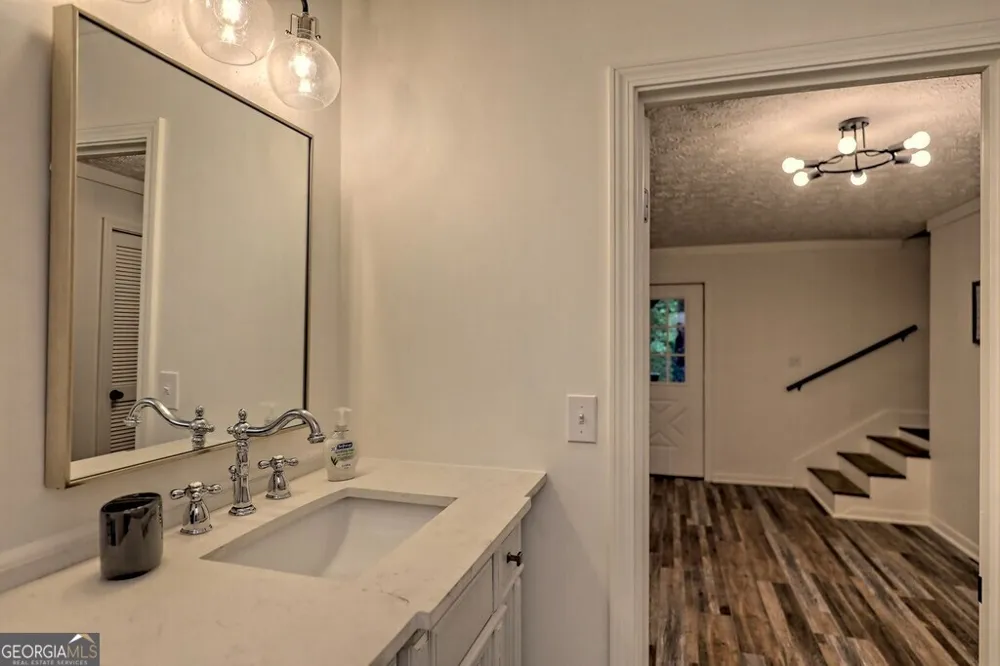 63 Mint LN Clayton, GA 30525