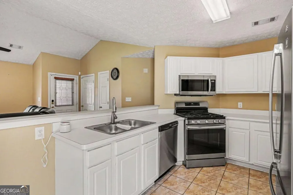 1712 Graystone DR Hampton, GA 30228