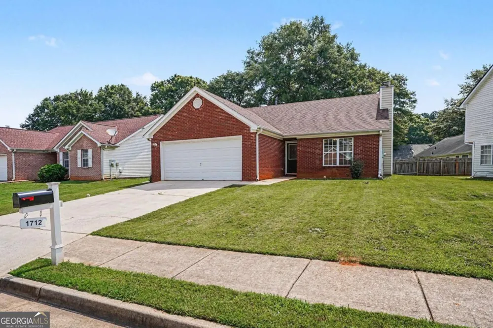 1712 Graystone DR Hampton, GA 30228