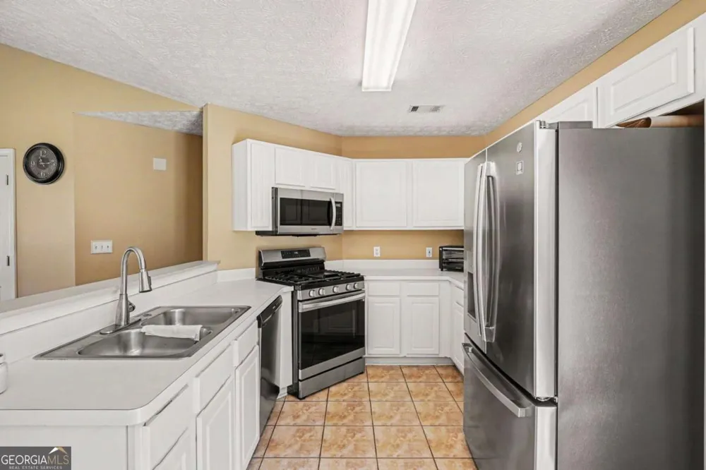 1712 Graystone DR Hampton, GA 30228