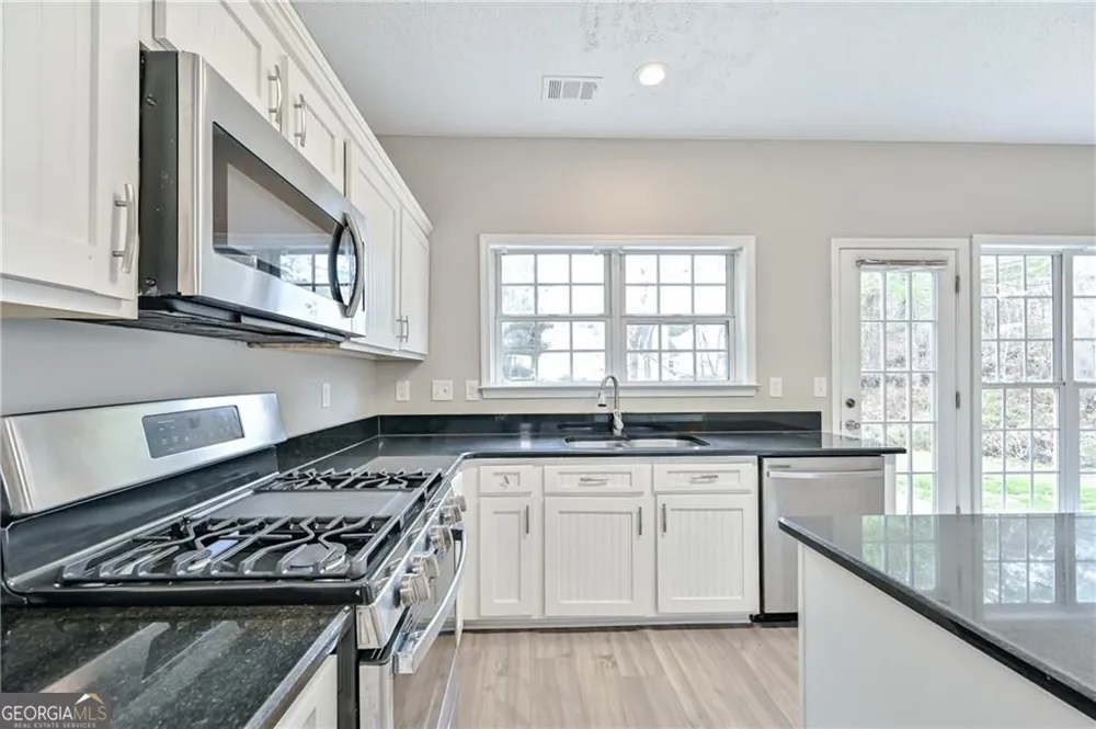 145 Sessingham LN Johns Creek, GA 30005