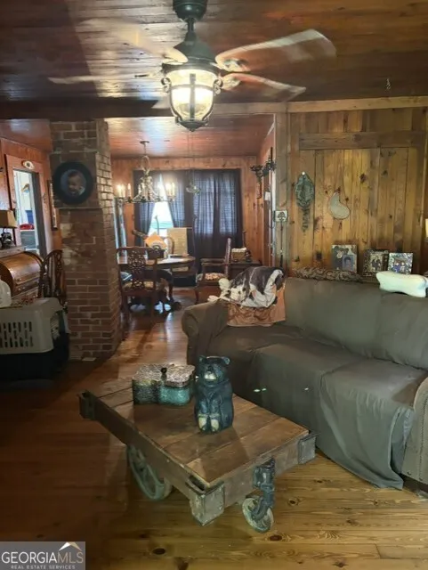 20 S Scruggs ST Mountain City, GA 30562