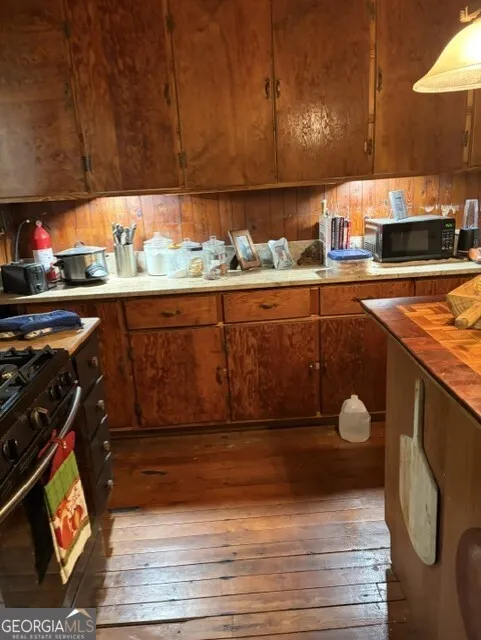 20 S Scruggs ST Mountain City, GA 30562